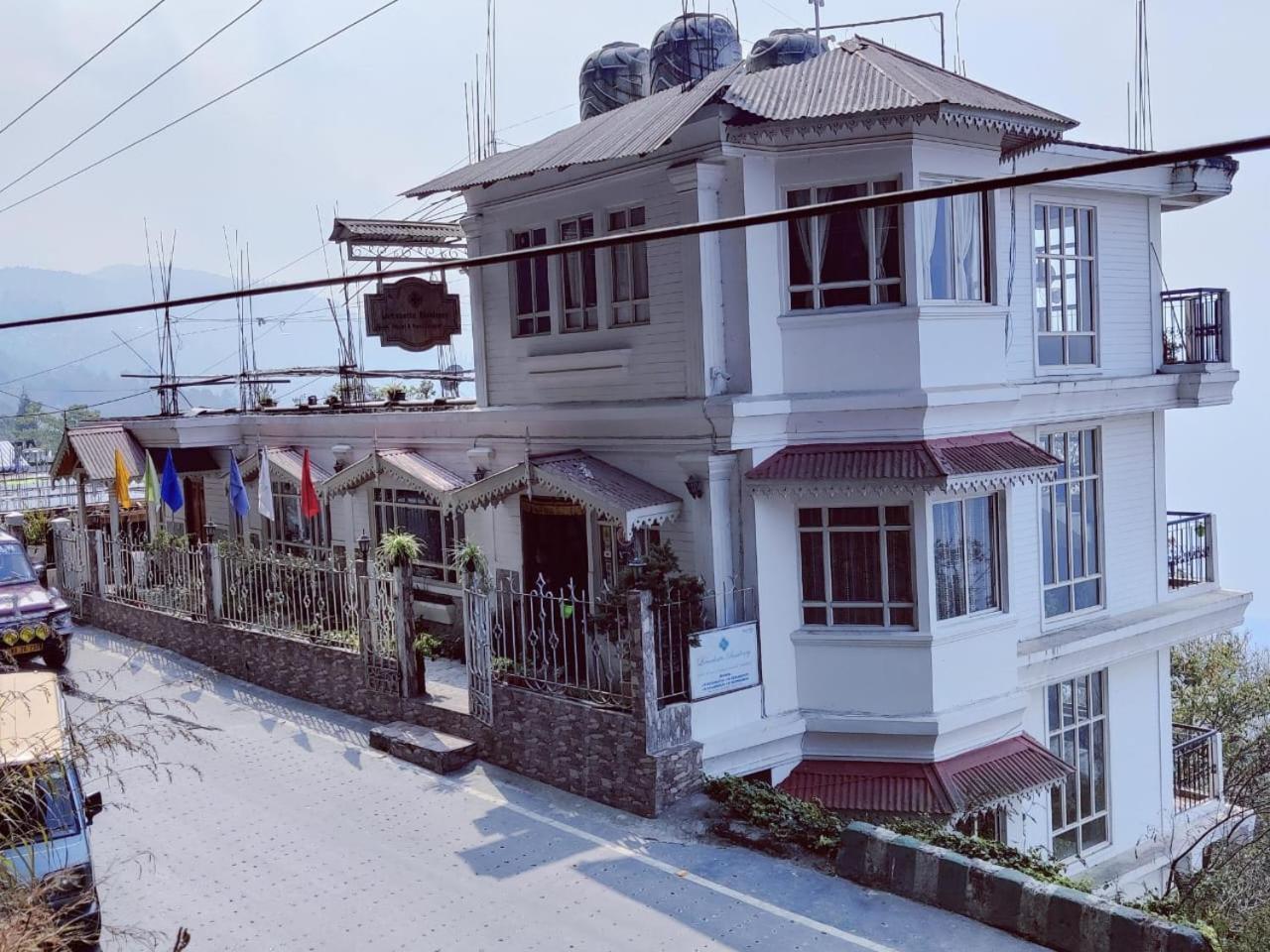 ホテル Lamahatta Residency ダージリン エクステリア 写真